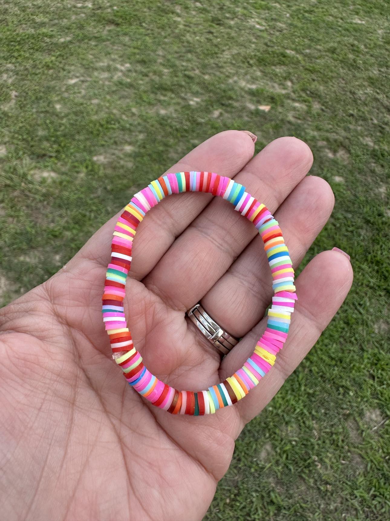 multi_color_neon_heishi_bracelet fashionable_bracelet cute_and_trendy_bracelet ladies_colorful_bracelet