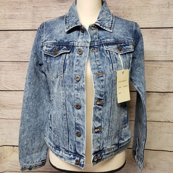 bridal_denim_jacket perfect_wedding_gift_outfit versatile_fashion chic_bride rhinestones sparkle bling