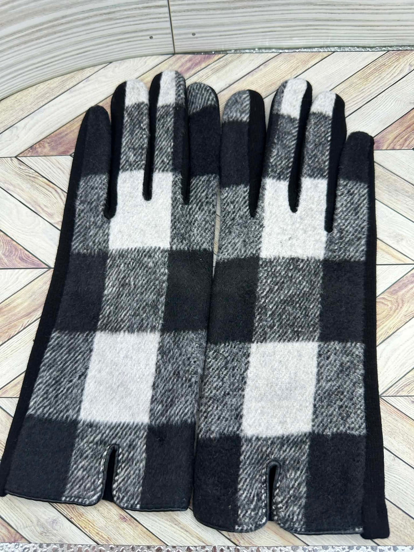 Buffalo Plaid Womens Gloves